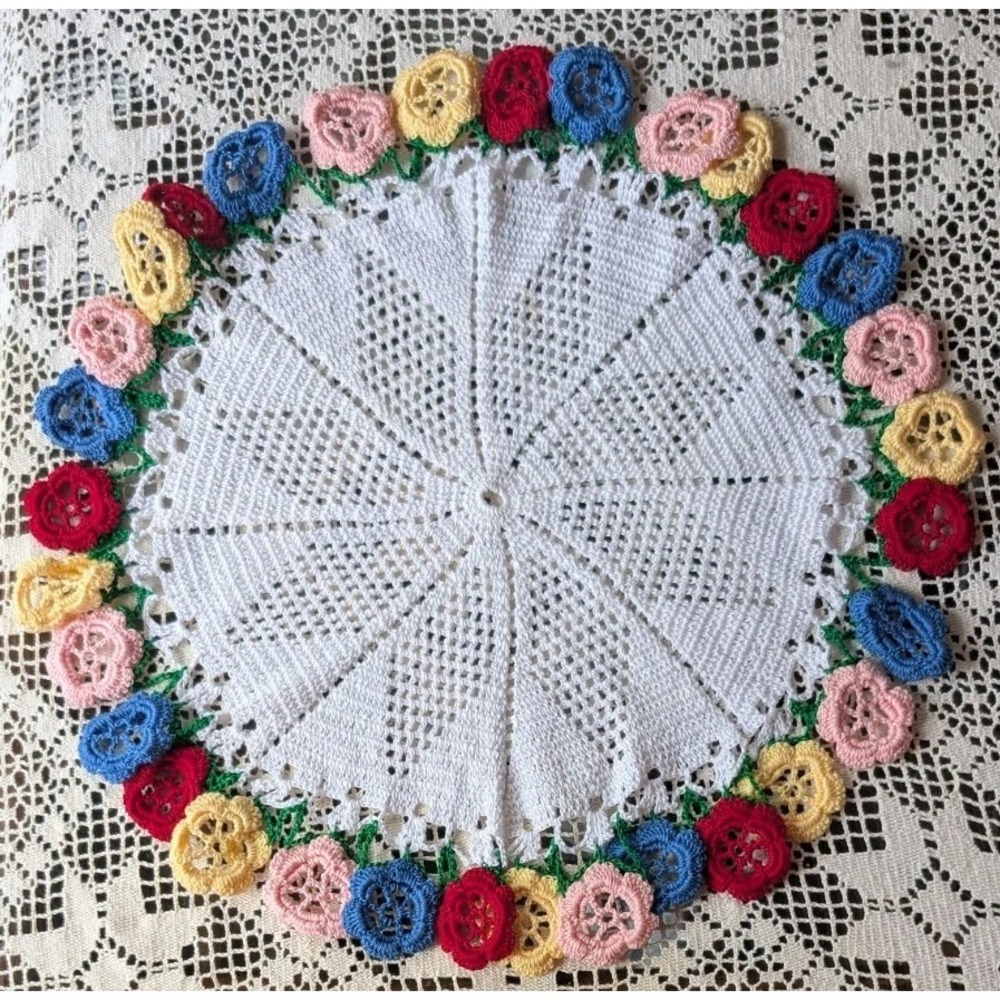 Vtg Flower Crochet 3D Rose Doily Floral Lace Roll Up In Vase Bouquet Cottagecore